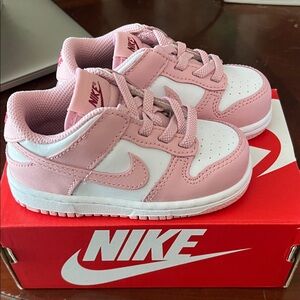 Nike Dunk Sneakers Pink and White Toddler 7C NEW IN BOX!